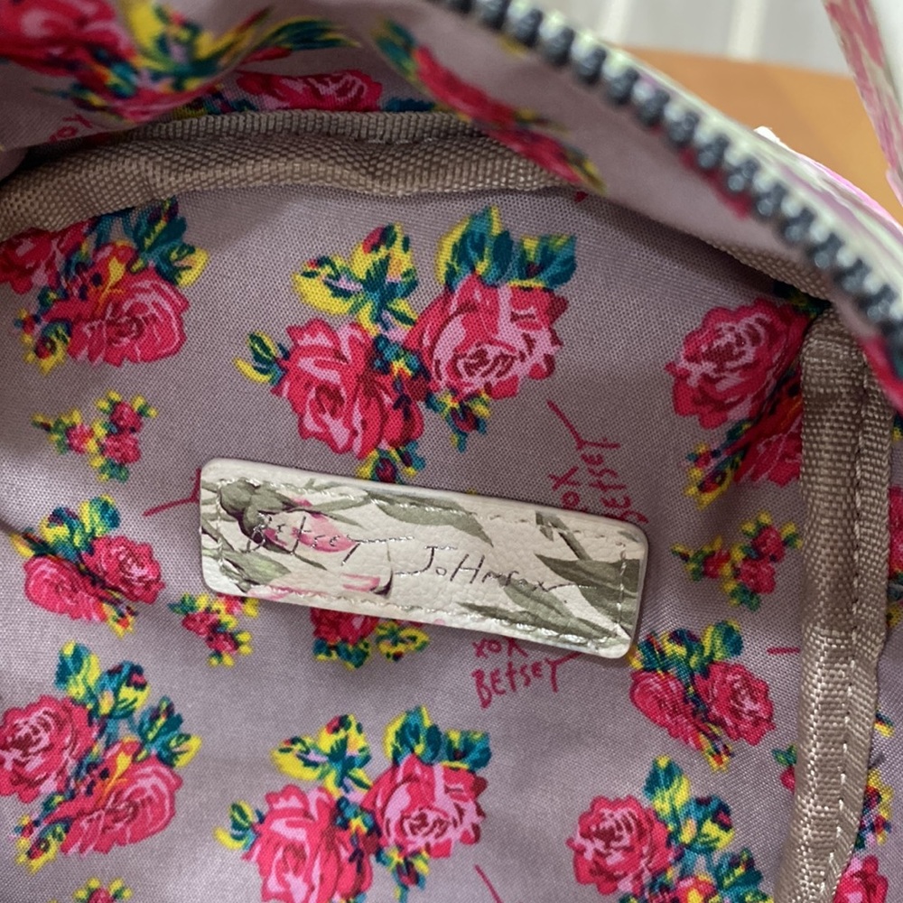 NWT. BetseyJohnson floral puppy, mini backpack/purse. - Picture 6 of 13